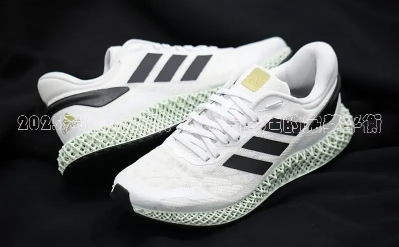 2025春运动鞋男：潮流与舒适的完美平衡