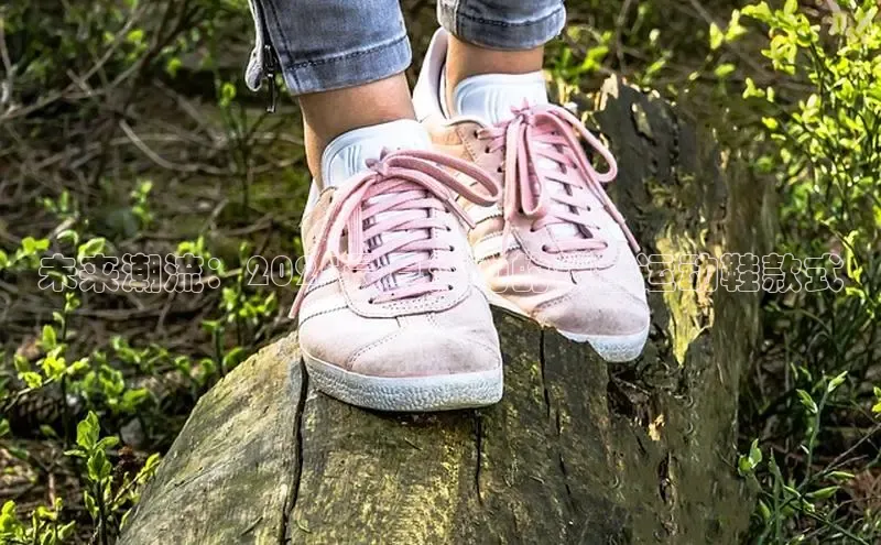 未来潮流：2025最具潜力的银色运动鞋款式