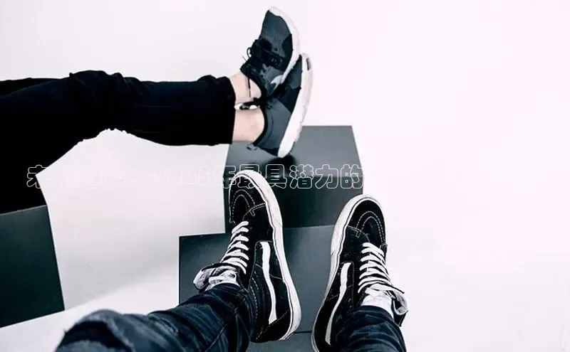 未来趋势：2025年最具潜力的银色运动鞋设计